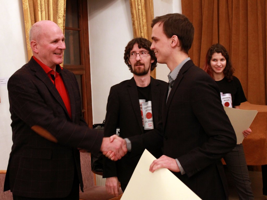 Študentská esej